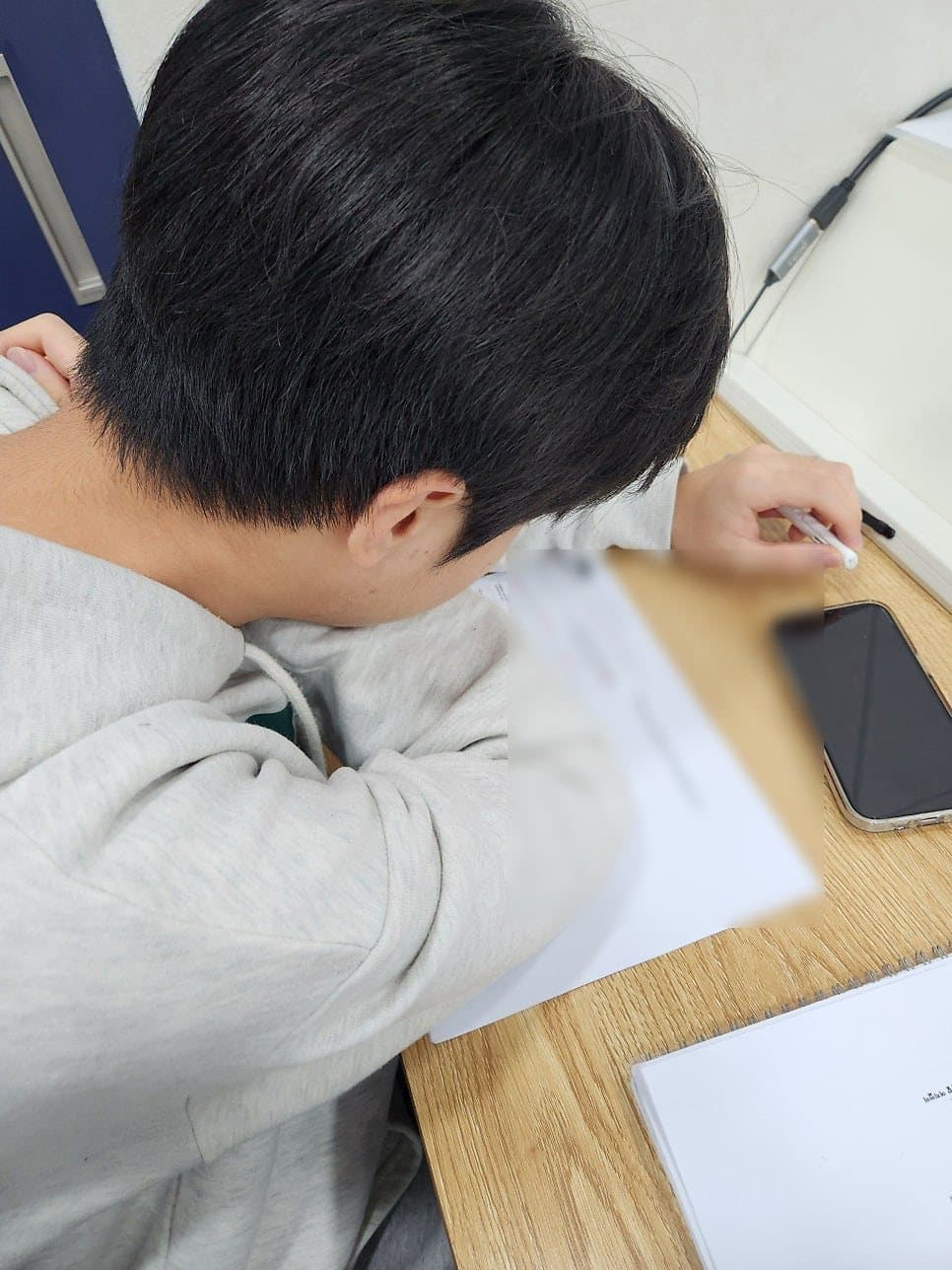 문제 푸는 고등학생